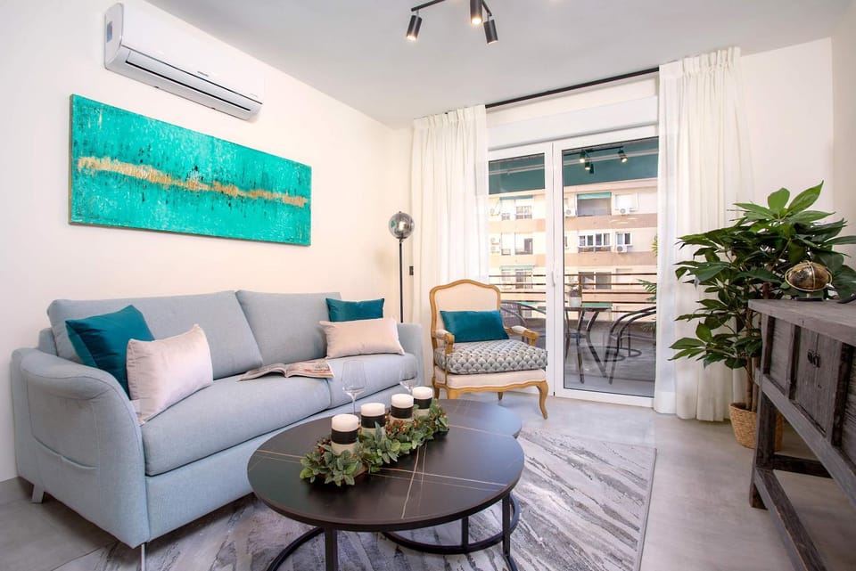 Living room, Seating area, air conditioner