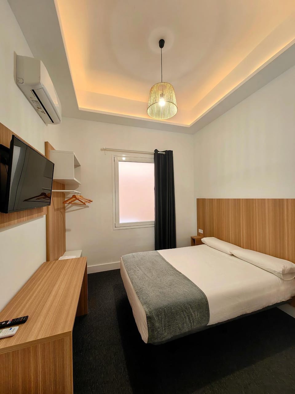 Bed, TV and multimedia, Bedroom, hair dresser