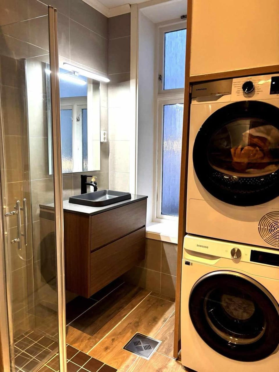 Bathroom, washing machine, dryer