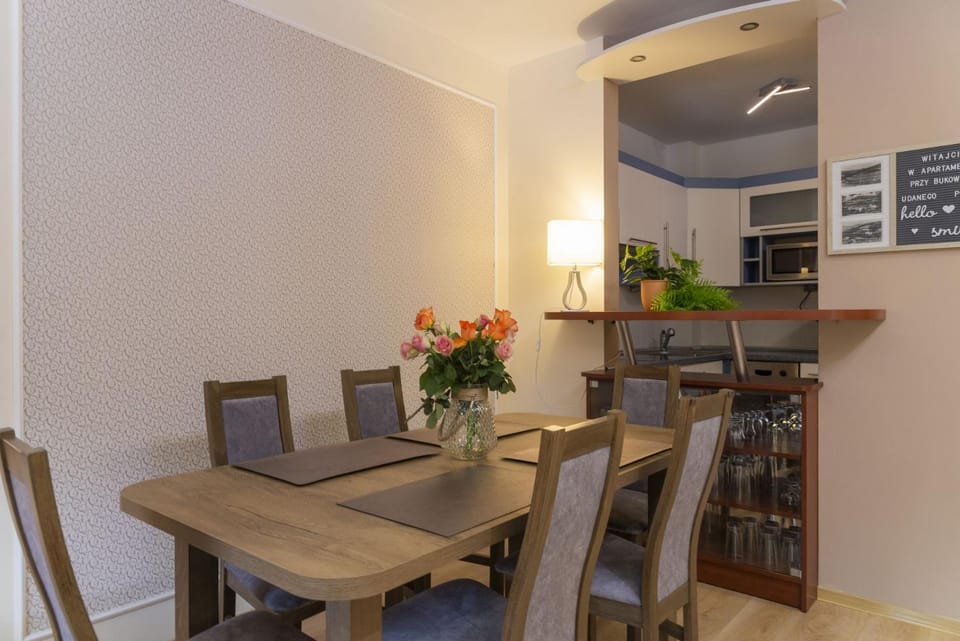 Kitchen or kitchenette, Seating area