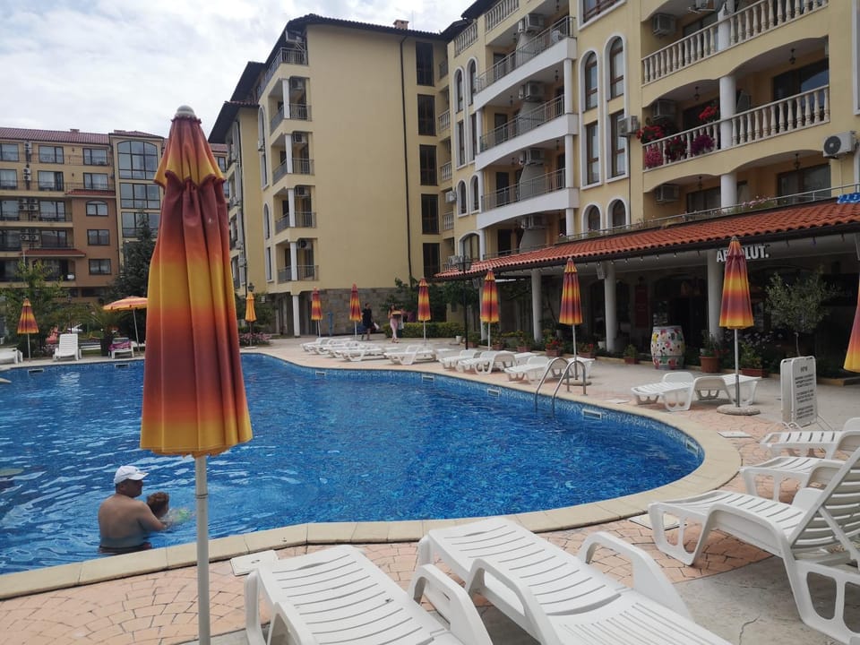 Swimming pool, Swimming pool