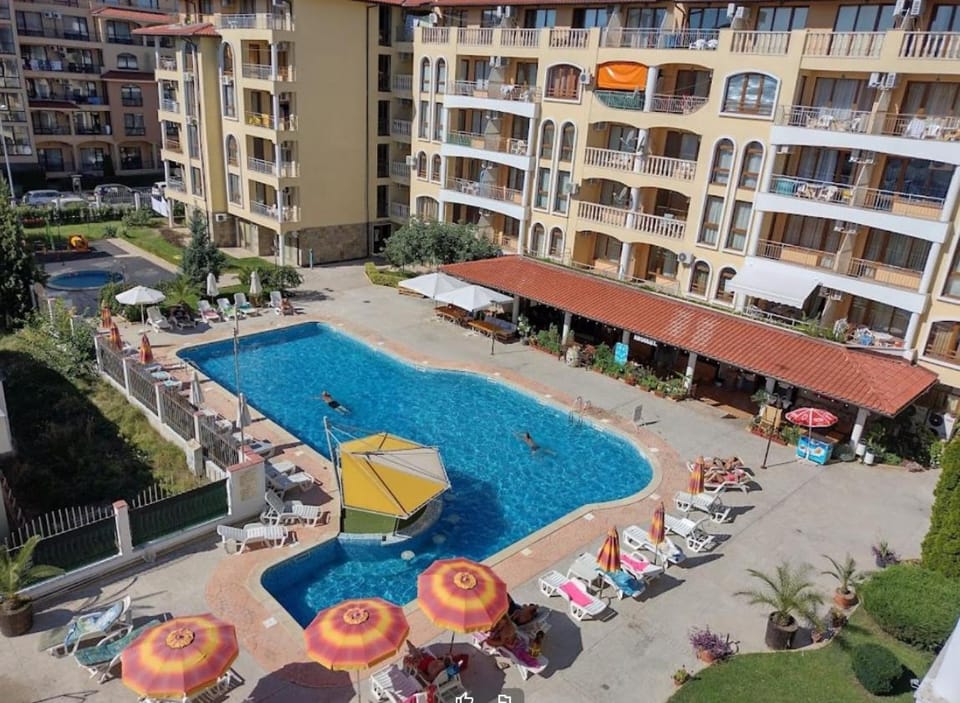 Swimming pool, Swimming pool