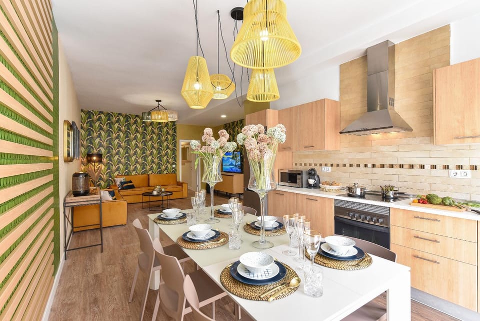 Coffee/tea facilities, Kitchen or kitchenette, Dining area, minibar, pet friendly, stove, toaster
