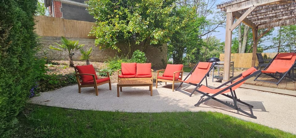 Patio, Day, Garden, sunbed