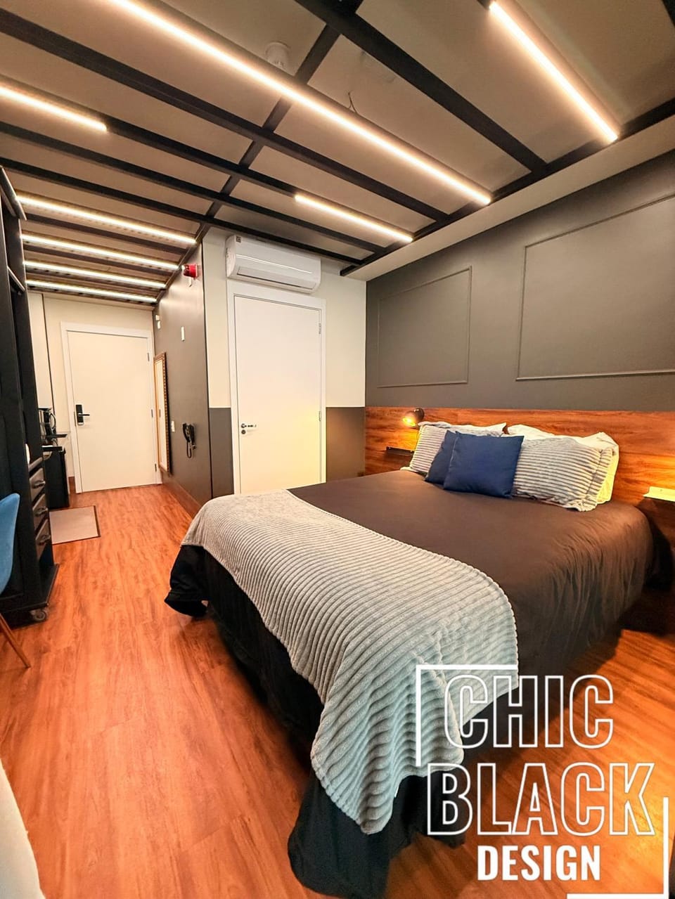 Chic Black Design - Zpinheiros Apartment in Sao Paulo City