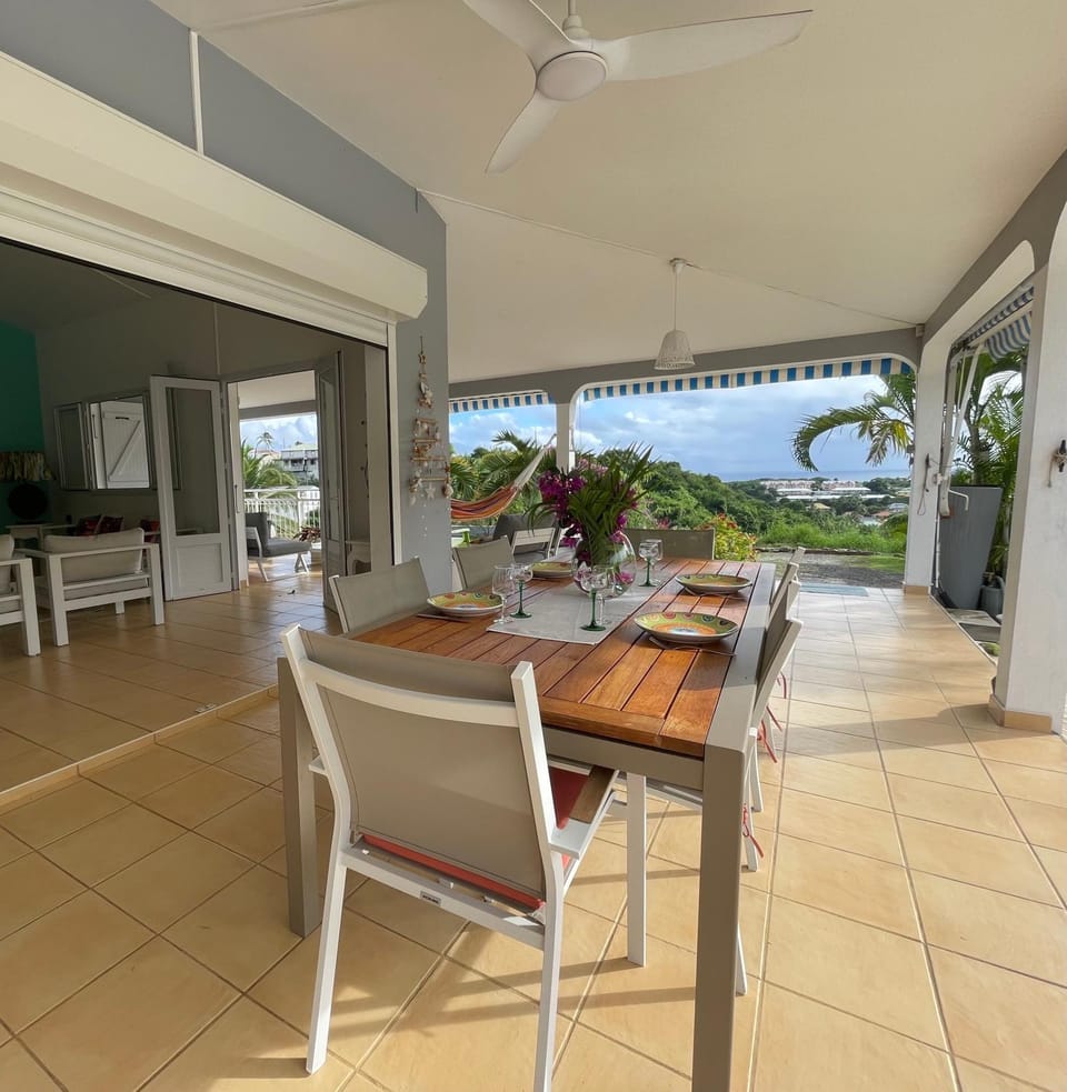Natural landscape, Seating area, Dining area