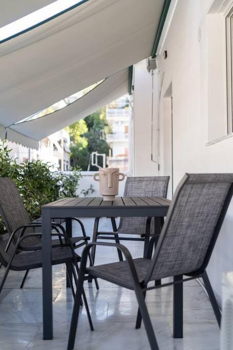 Prime 3-BR Exarcheia Abode Apartment in Athens