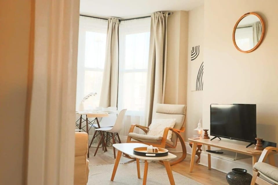 Chic and cosy Two bedroom flat in Cheltenham road Apartment in Bristol
