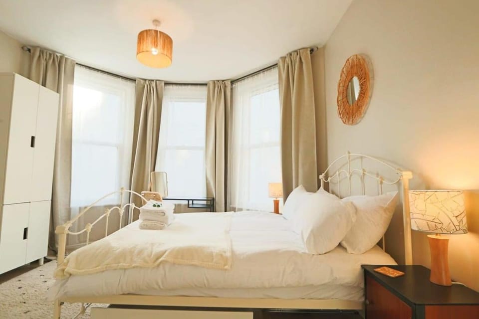 Chic and cosy Two bedroom flat in Cheltenham road Apartment in Bristol