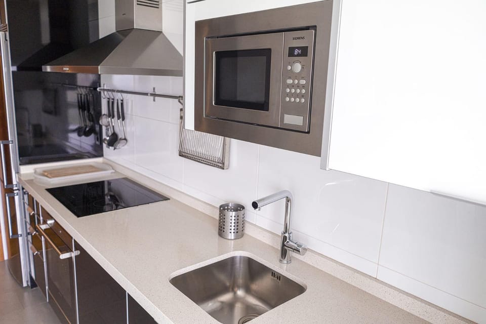 Kitchen or kitchenette, dishwasher, minibar, stove
