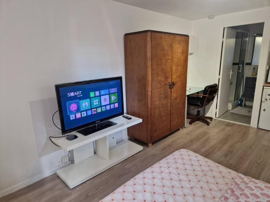 Studio à Orsay à 5 min du RER B Le Guichet Apartment in Île-de-France