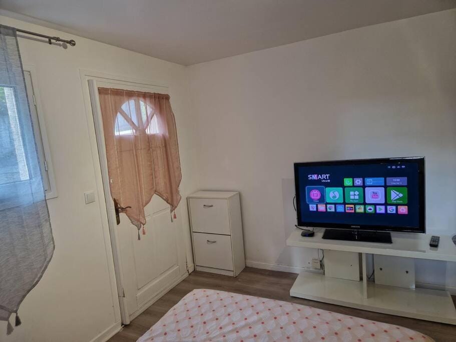 Studio à Orsay à 5 min du RER B Le Guichet Apartment in Île-de-France