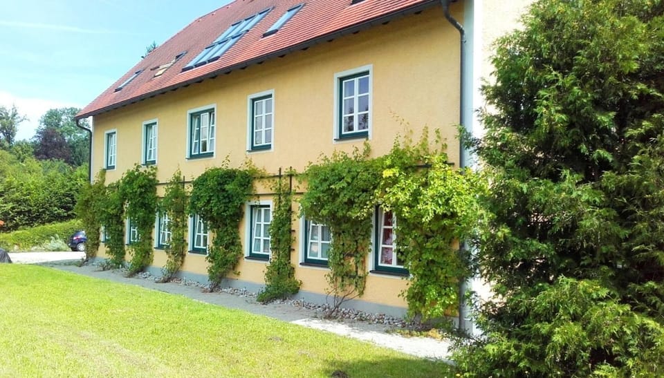 3144 Ferien am SCHLOSS WALD Ap RAPHAEL Apartment in Austria