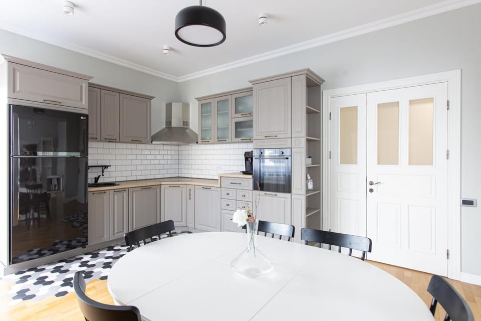 Kitchen or kitchenette, Dining area, dishwasher, pet friendly, stove