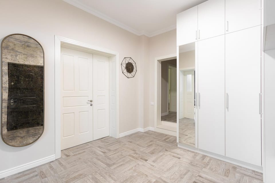 Area and facilities, wardrobe