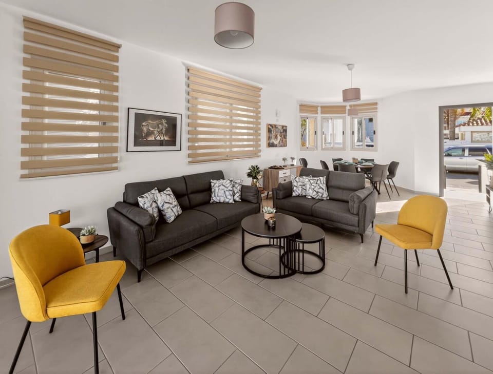 Communal lounge/ TV room, Living room