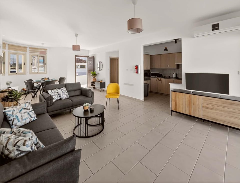 Communal lounge/ TV room, Living room