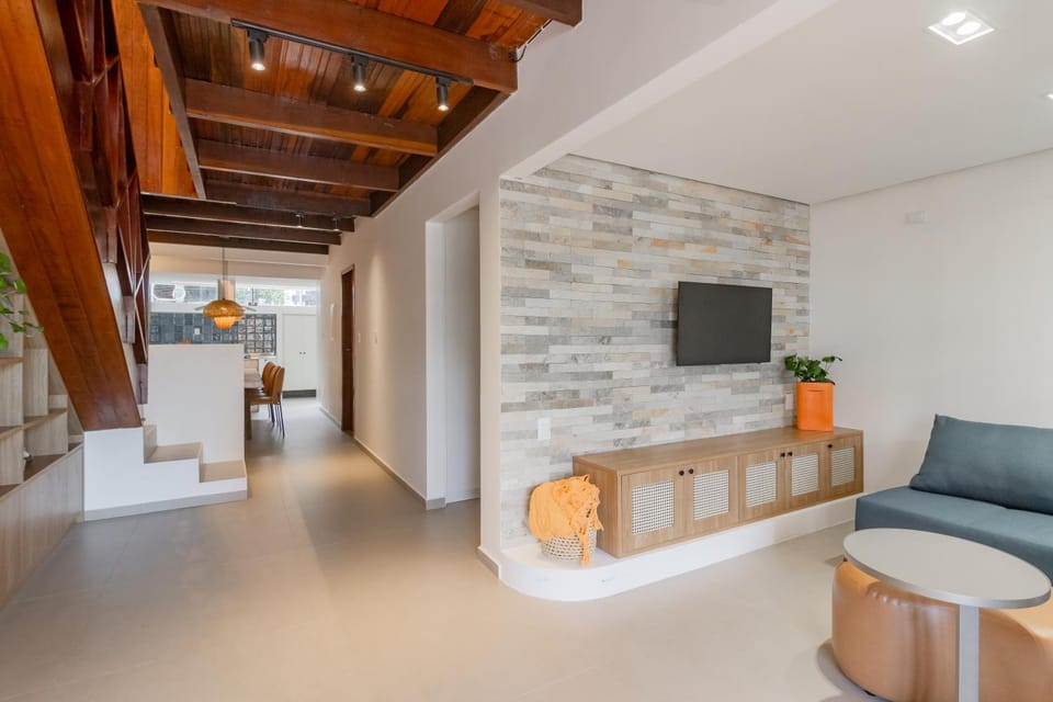 Communal lounge/ TV room, TV and multimedia, Living room, Seating area, Evening entertainment