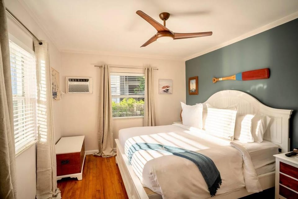 Vistamar Waterfront Beach Abode -Walk to the Beach Apartment in Fort Lauderdale