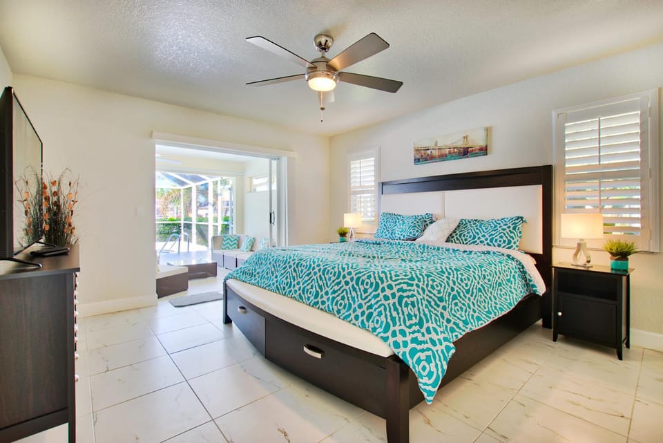 VILLA FOUR PALMS - 3 BEDS - 2 BATHS - 6 GUESTS - GULF ACCESS & POOL - INCL.10% OFF BOAT RENTAL Villa in Cape Coral