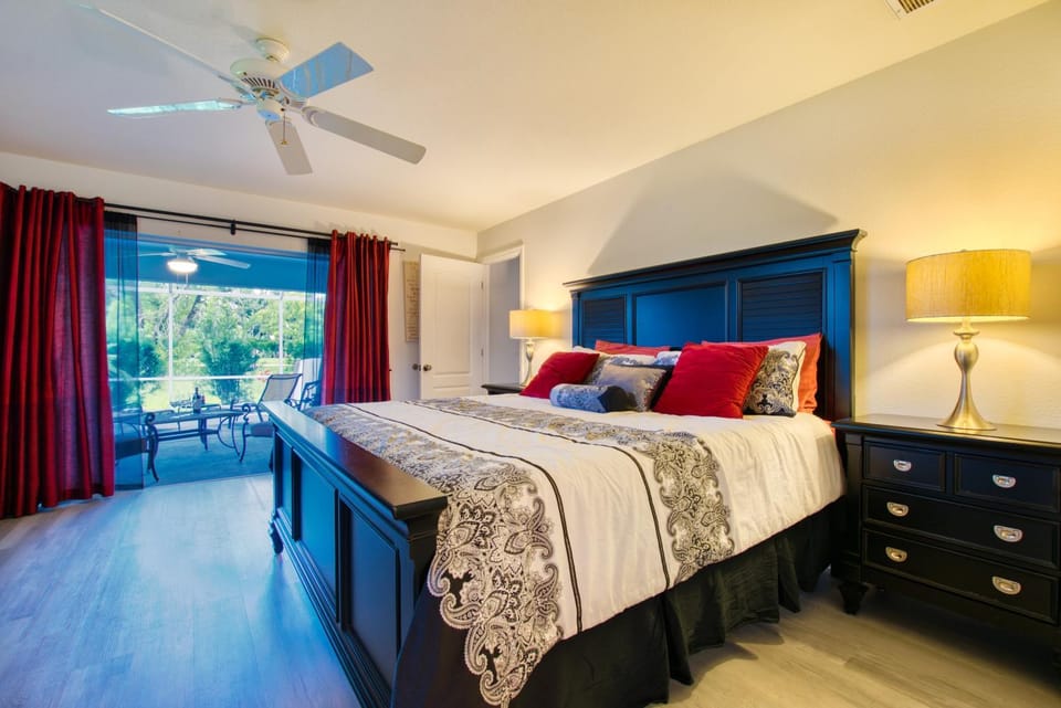 VILLA GOLFERS DREAM - 3 BEDS - 2 BATHS - 6 GUESTS - GOLF COURSE & SPA - INCL. 10% OFF BOAT RENTAL Villa in Cape Coral