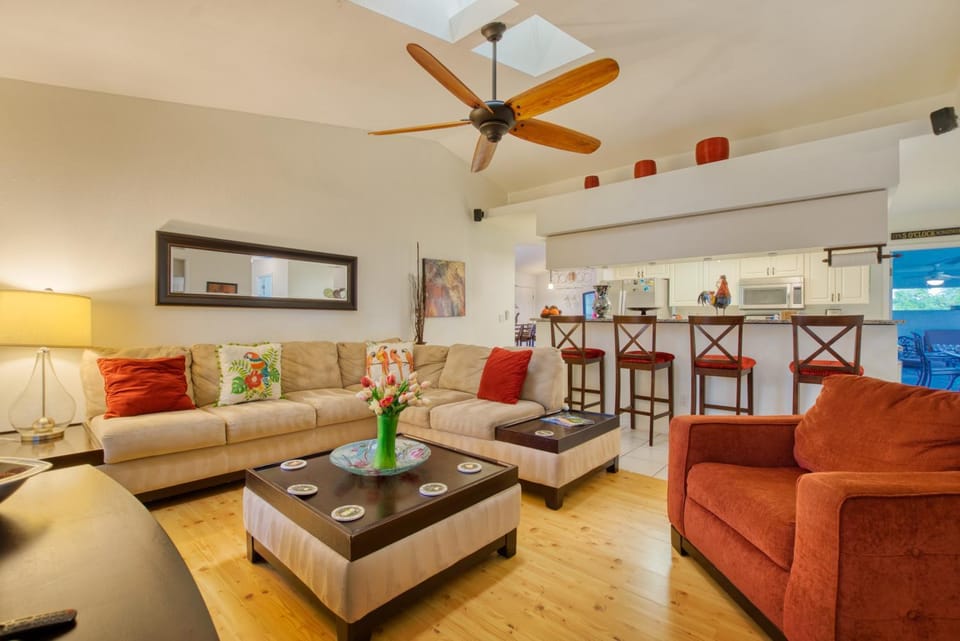 VILLA GOLFERS DREAM - 3 BEDS - 2 BATHS - 6 GUESTS - GOLF COURSE & SPA - INCL. 10% OFF BOAT RENTAL Villa in Cape Coral