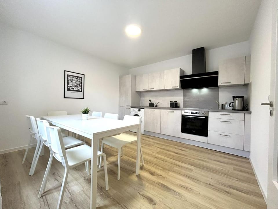 Kitchen or kitchenette, Dining area, pet friendly, stove, toaster