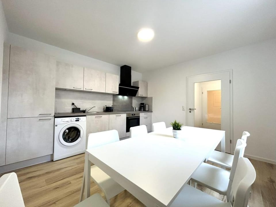 Kitchen or kitchenette, Seating area, Dining area, pet friendly, stove, washing machine
