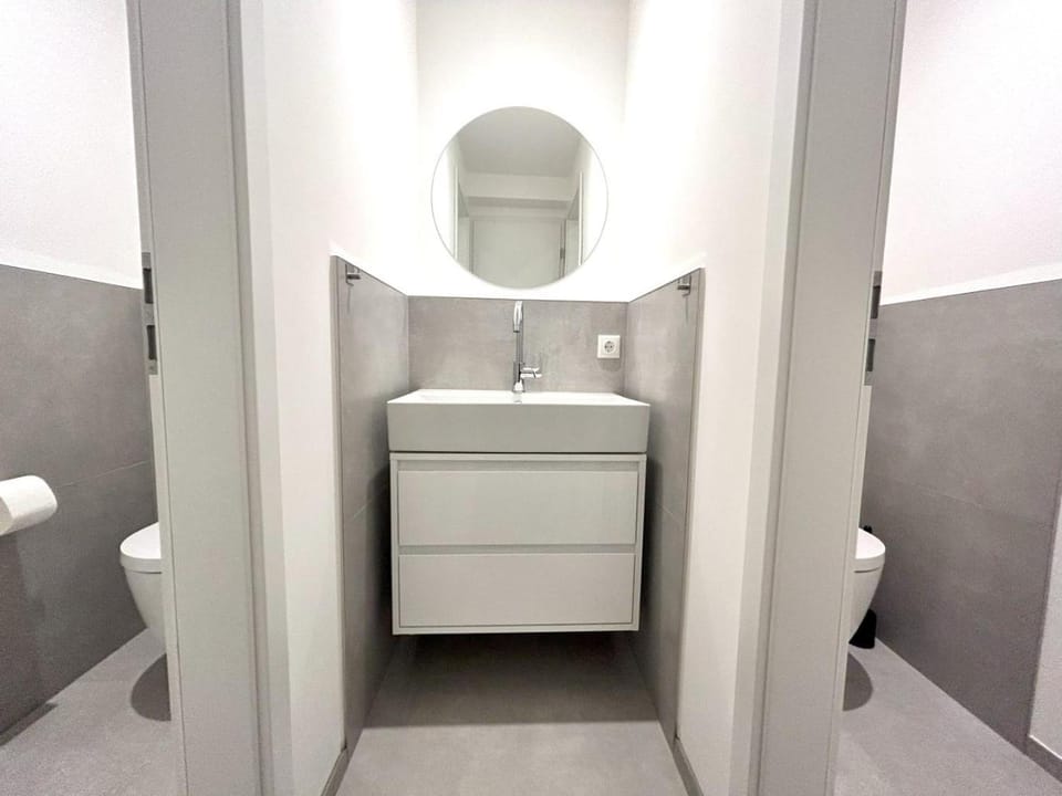 Toilet, Bathroom