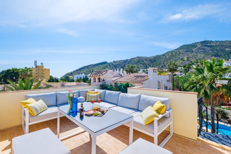Balcony/Terrace, Seating area, Mountain view
