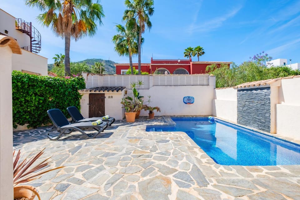 Day, Pool view, Swimming pool, sunbed