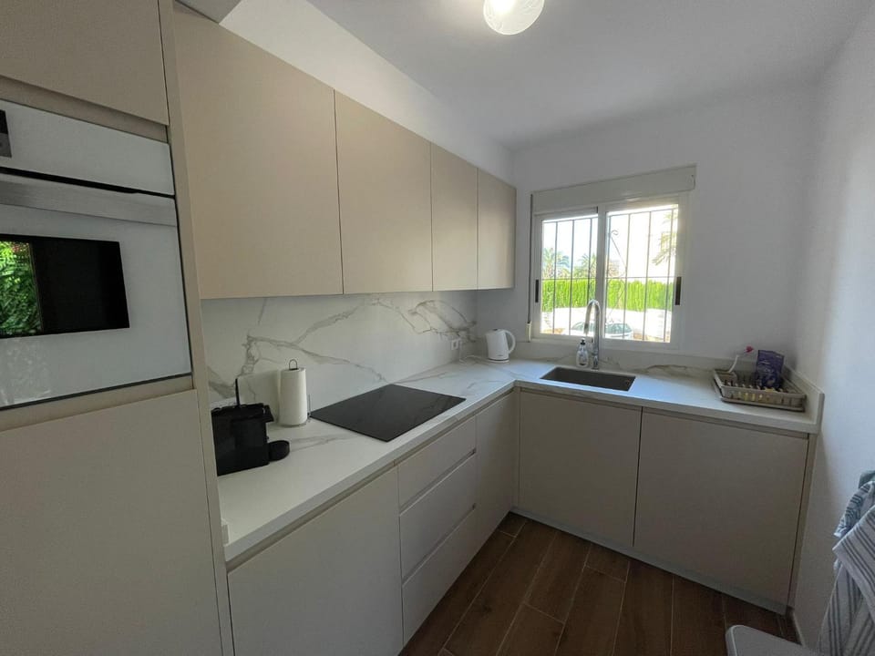 Coffee/tea facilities, Kitchen or kitchenette, dishwasher, minibar, pet friendly, stove