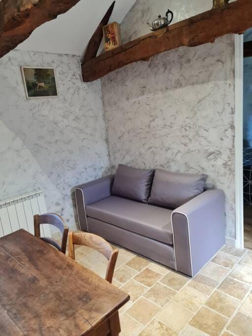 PETIT GÎTE 18 ème tout confort House in Auvergne-Rhône-Alpes
