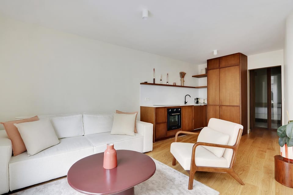 Kitchen or kitchenette, Seating area, Dining area
