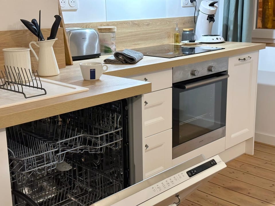 Coffee/tea facilities, Kitchen or kitchenette, dishwasher, minibar, pet friendly, stove, toaster