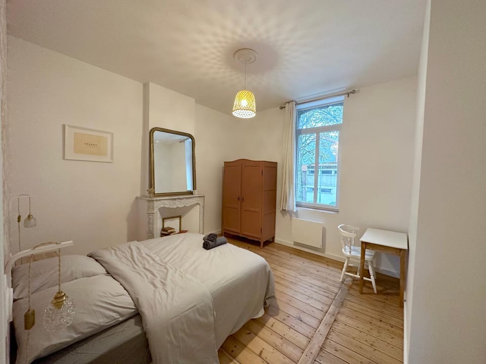 Bed, Photo of the whole room, Bedroom, wardrobe