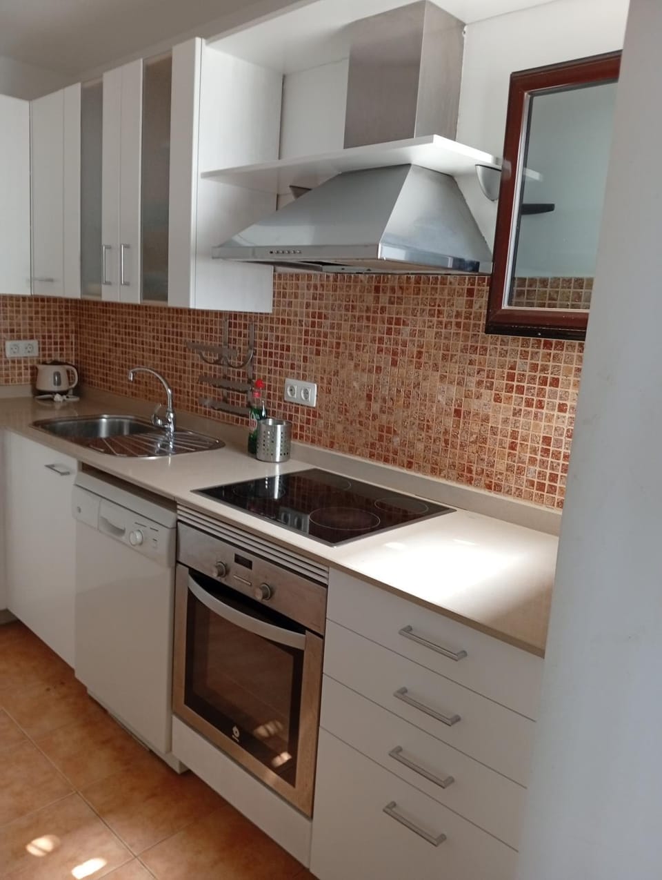 Kitchen or kitchenette, dishwasher, stove
