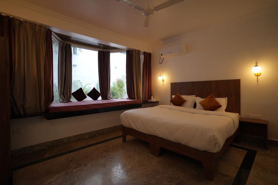 Bed, Photo of the whole room, Bedroom, air conditioner