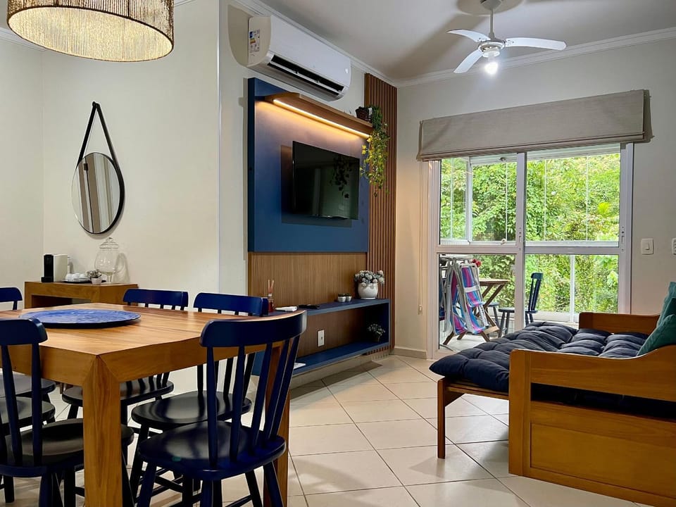 TV and multimedia, Living room, Seating area, Pets
