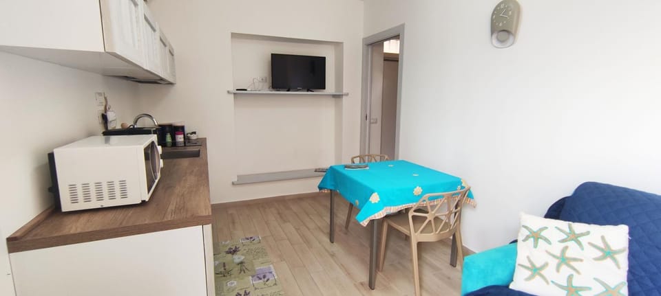 TV and multimedia, Kitchen or kitchenette, Dining area, minibar, towels