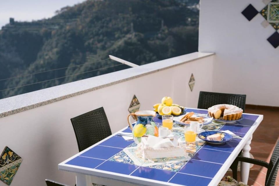 Terrazza Belvedere a Pontone -Scala- Amalfi coast- park included Apartment in Campania
