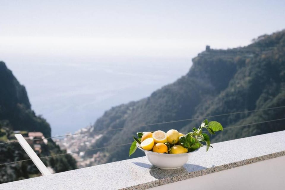 Terrazza Belvedere a Pontone -Scala- Amalfi coast- park included Apartment in Campania