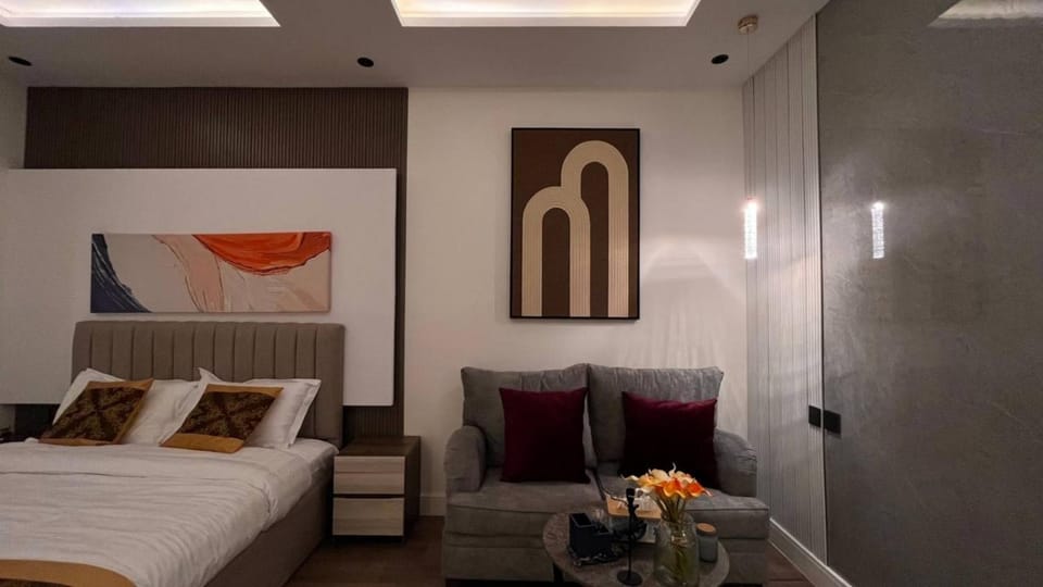 Bed, Seating area, Bedroom