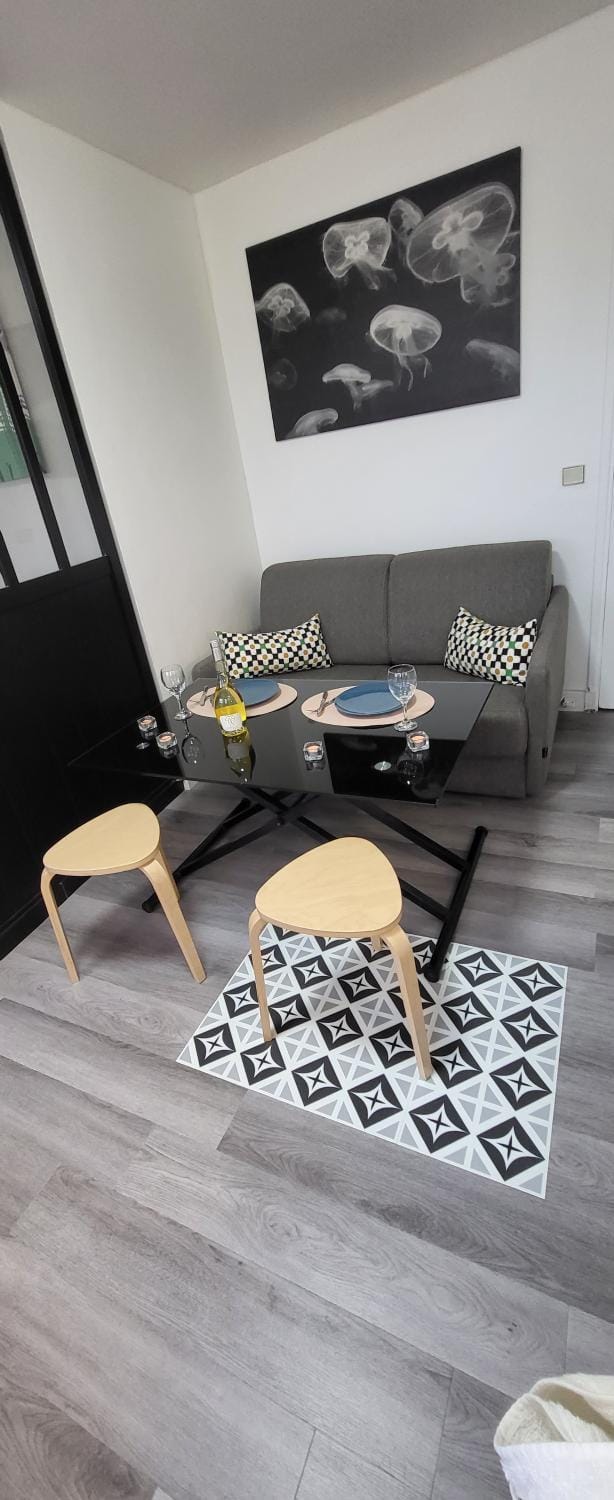 Living room, Seating area, Dining area