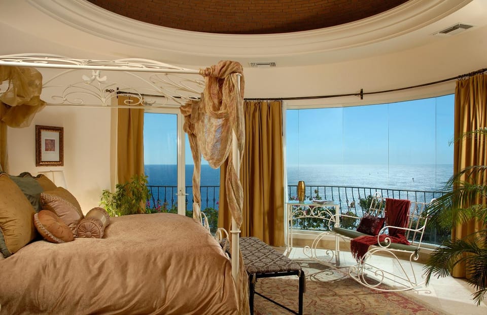 Natural landscape, Balcony/Terrace, Bedroom, Sea view