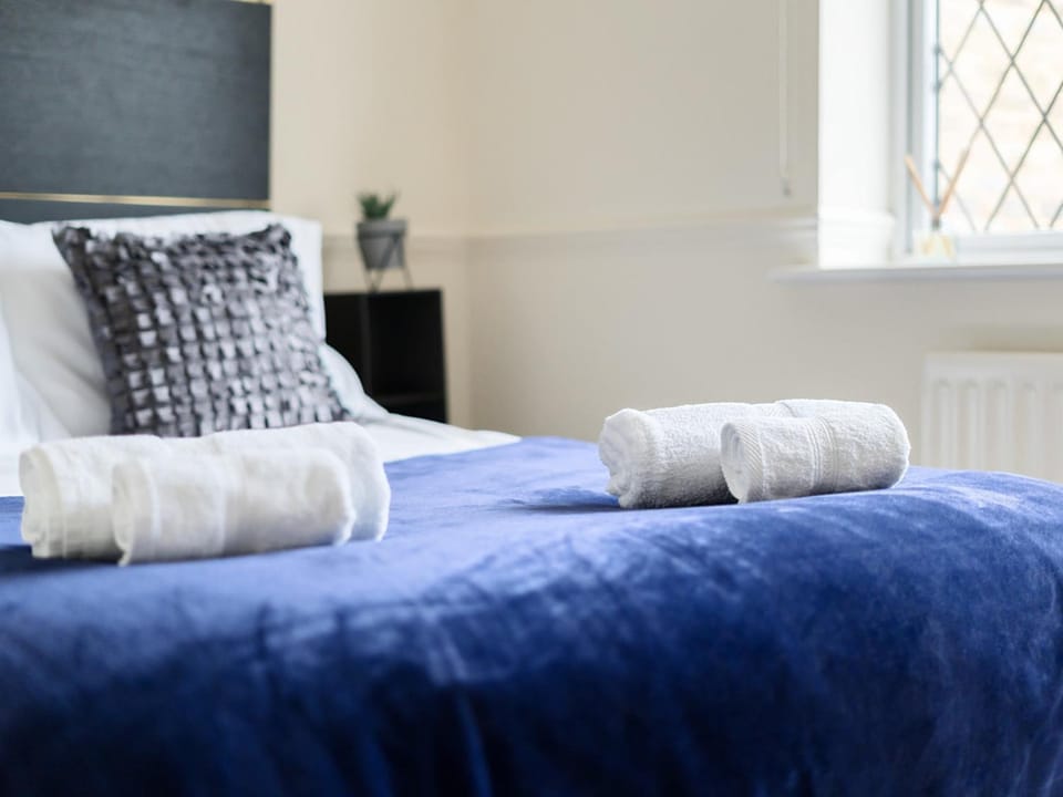 Bed, Other, Bedroom, towels