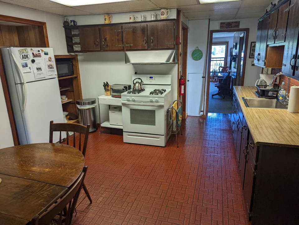 Dining area, kitchen
