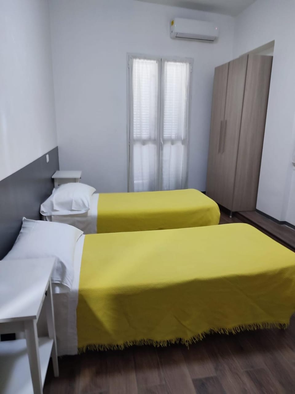 Photo of the whole room, wardrobe, air conditioner