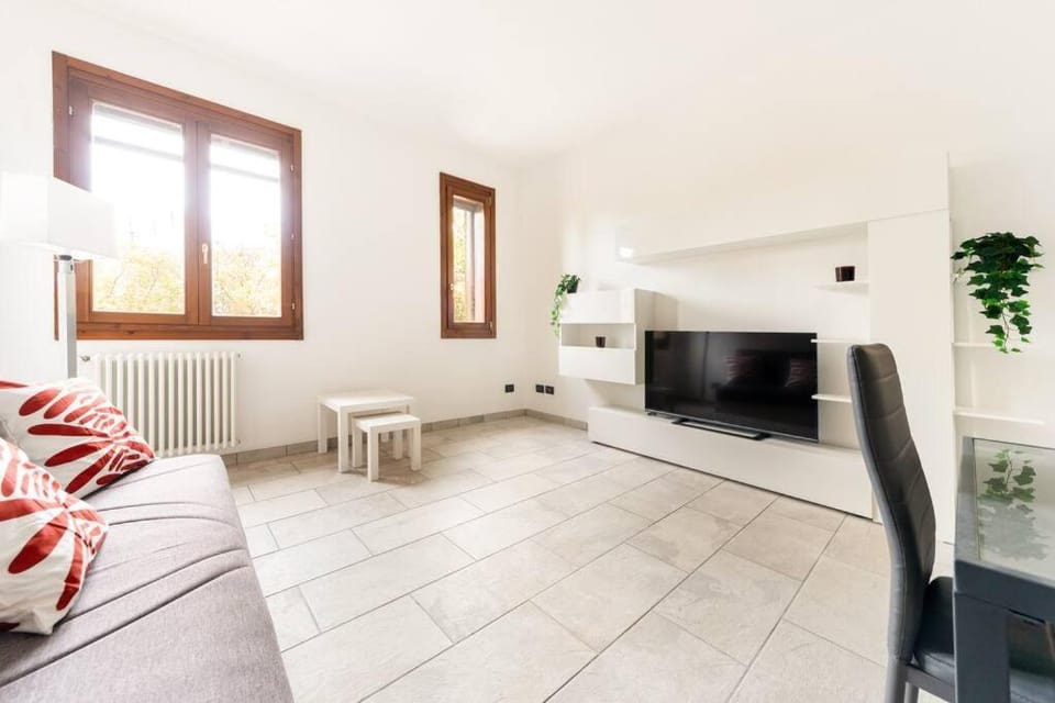 Communal lounge/ TV room, TV and multimedia, Living room, Seating area, Evening entertainment, internet