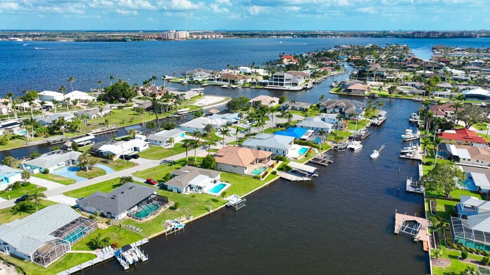 VILLA MIKADO - 3 BEDS - 3 BATHS - 6 GUESTS - GULF ACCESS & POOL/SPA - BOAT Villa in Cape Coral